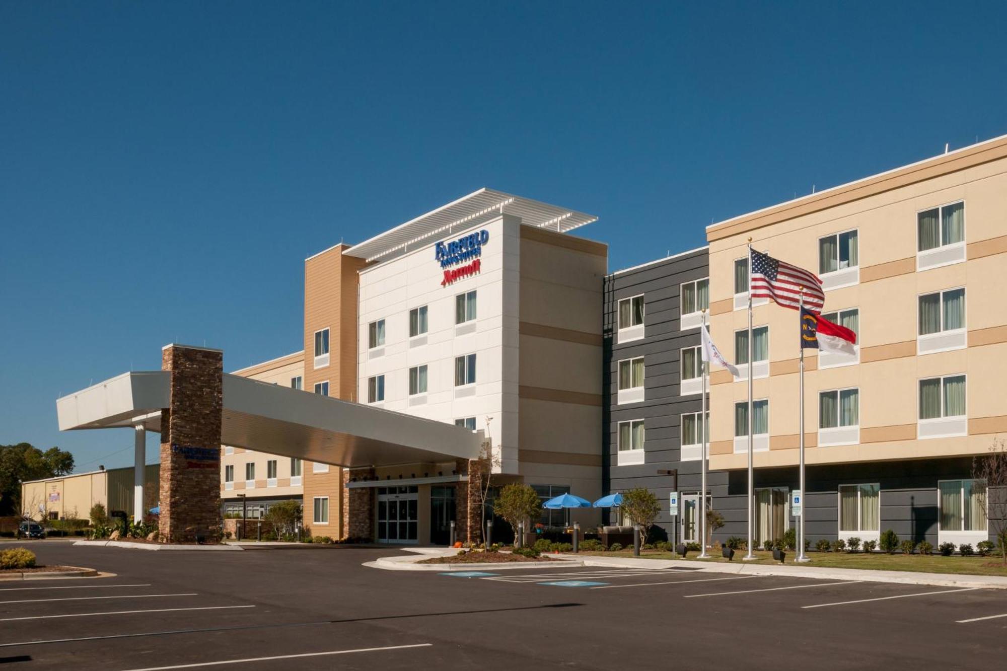 Fairfield Inn & Suites By Marriott Fayetteville North Exterior photo