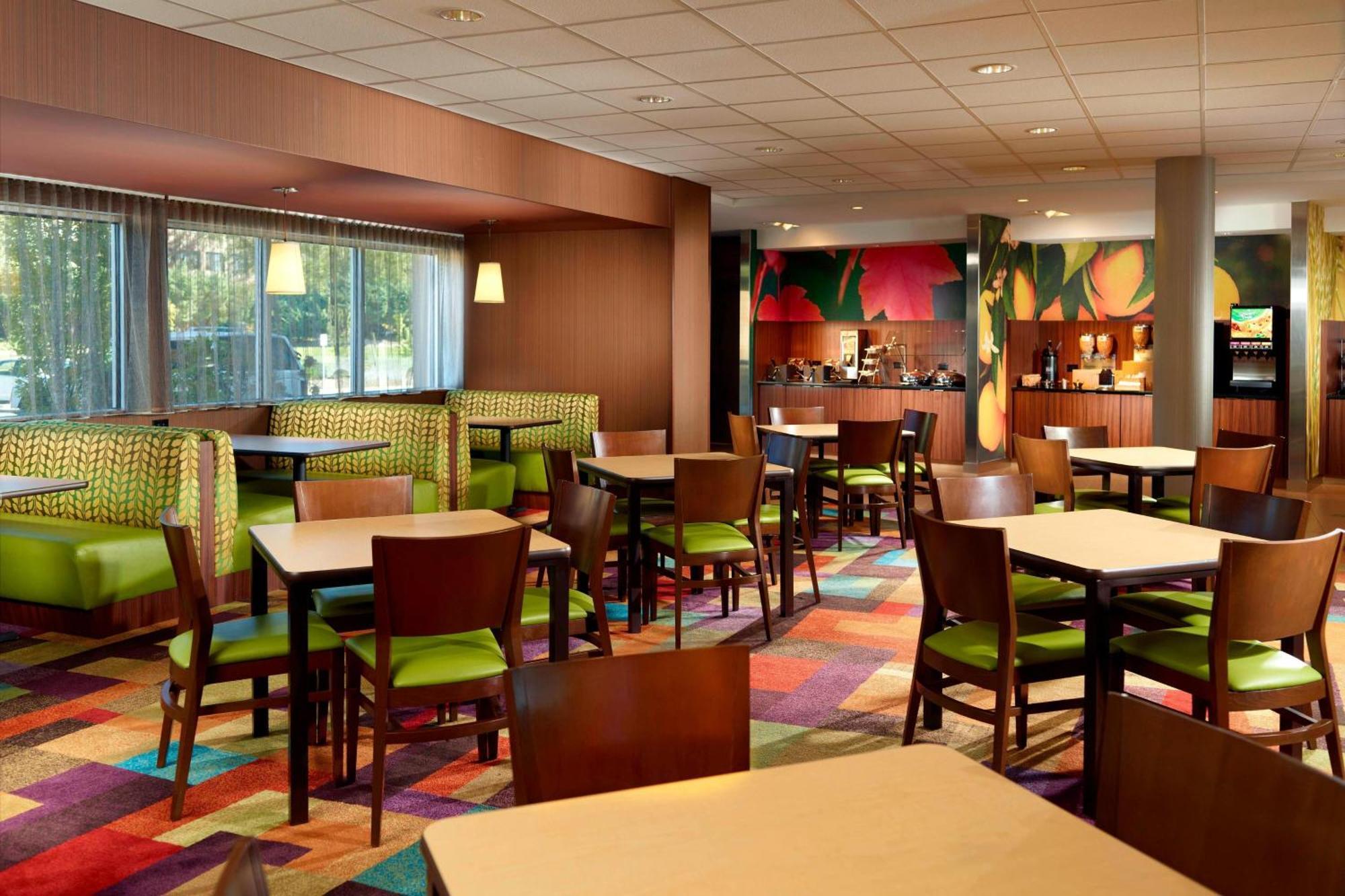 Fairfield Inn & Suites By Marriott Fayetteville North Exterior photo