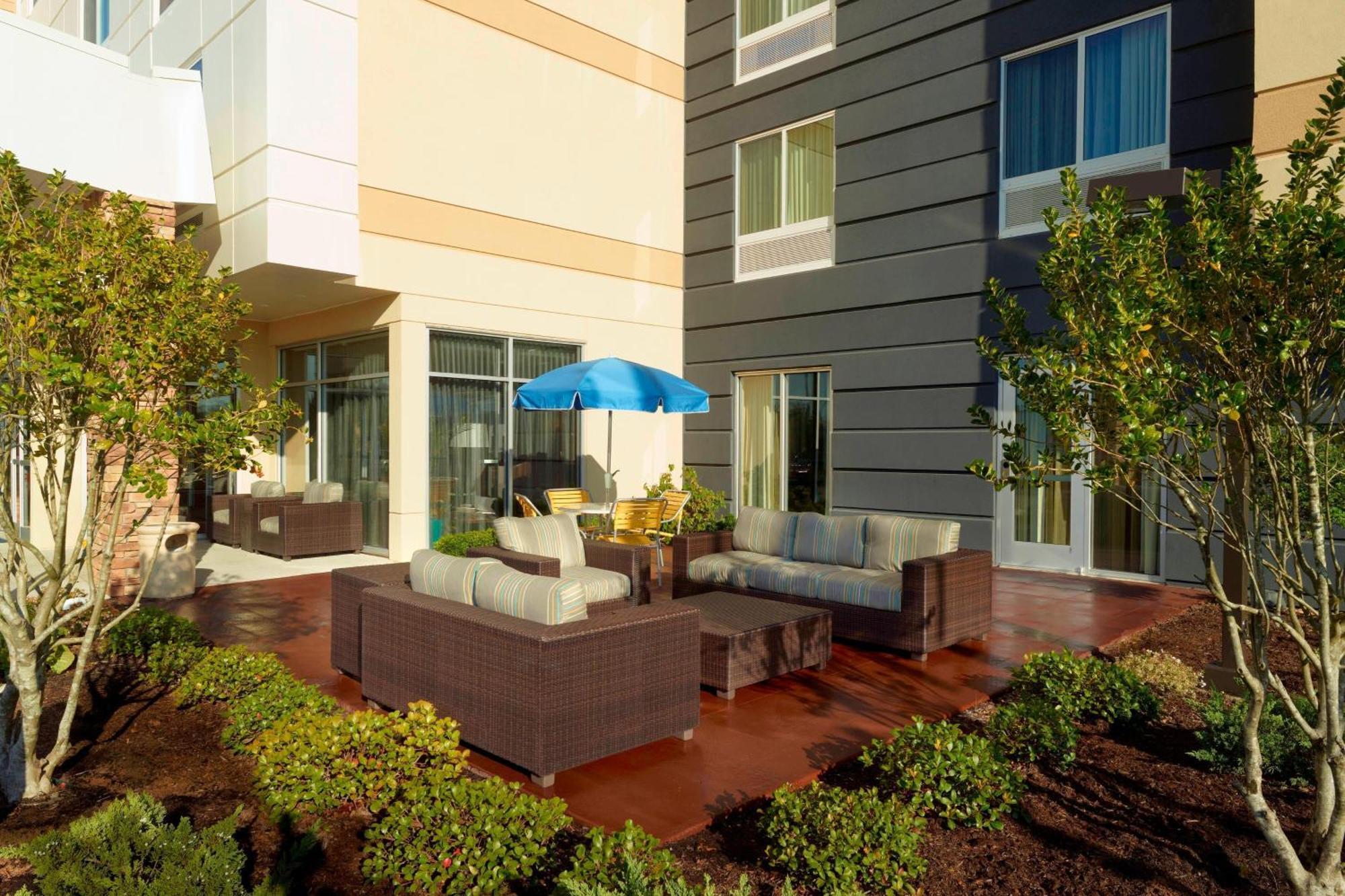 Fairfield Inn & Suites By Marriott Fayetteville North Exterior photo