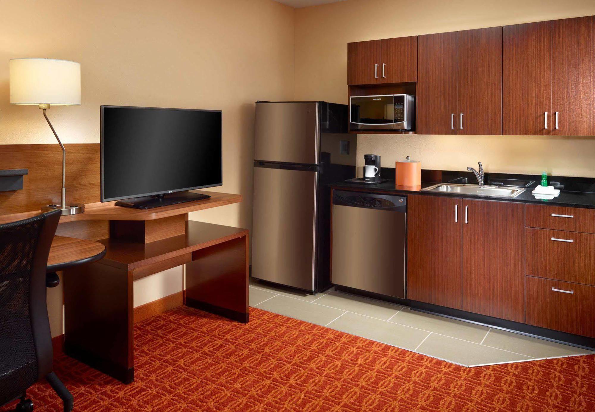 Fairfield Inn & Suites By Marriott Fayetteville North Exterior photo