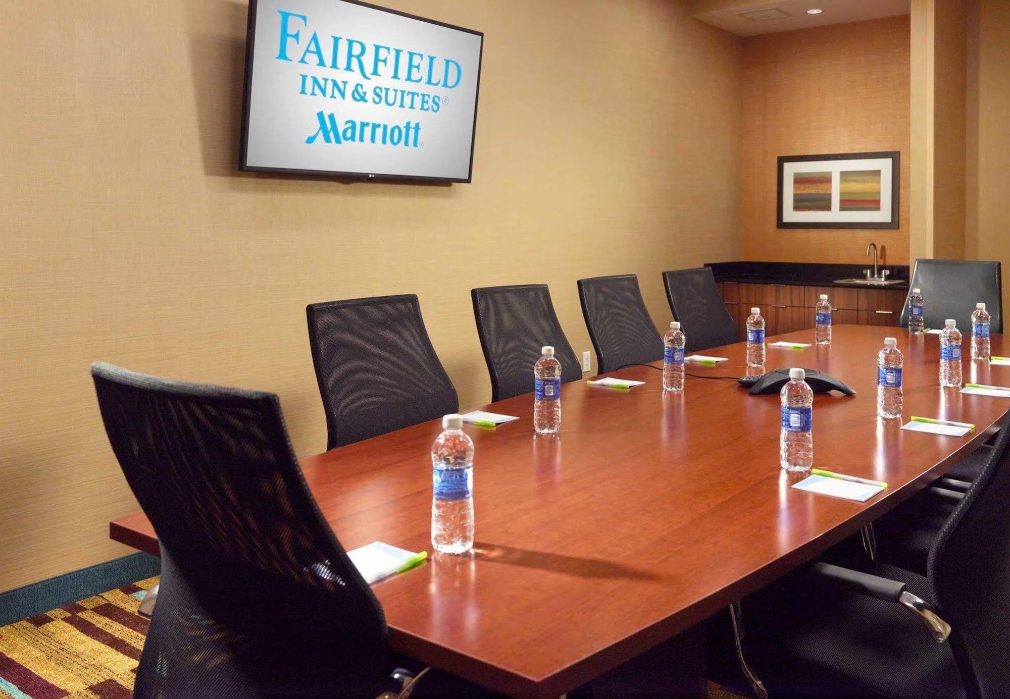Fairfield Inn & Suites By Marriott Fayetteville North Exterior photo
